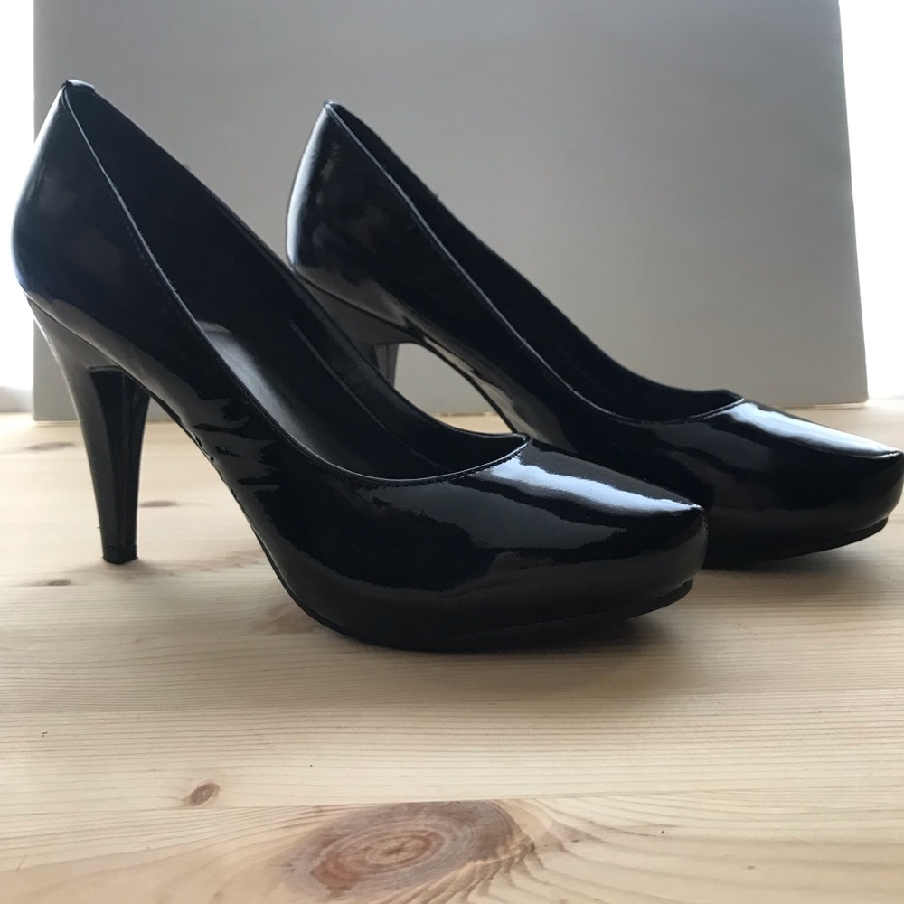 Me Too Black Patent Heels 8.5